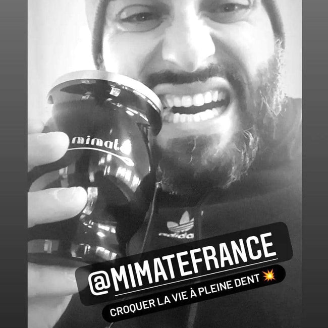 homme sportif qui boit du maté